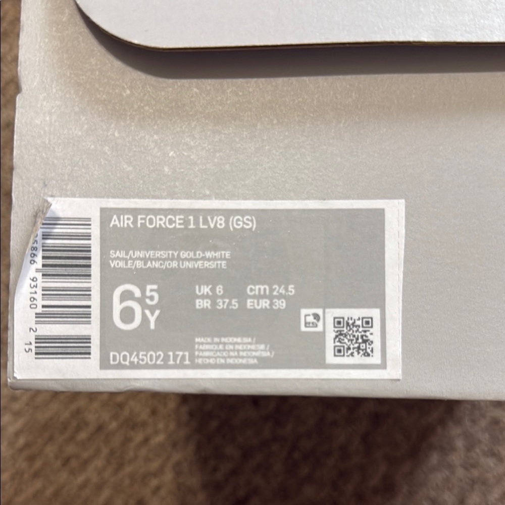 Nike Air Force 1 Shoes - Picture 3 of 6